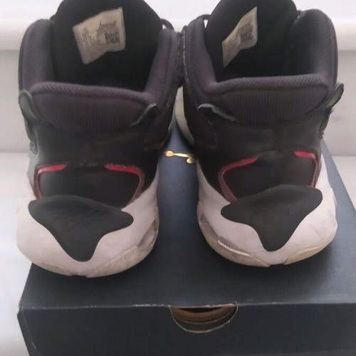 Jordan Max Aura athletic shoes like new, size 39, black and red