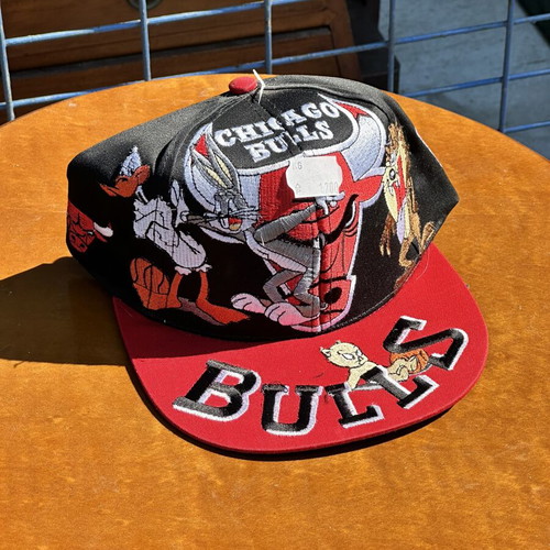 Vintage Chicago Bulls Looney Tunes Snapback Cap NBA, size 58