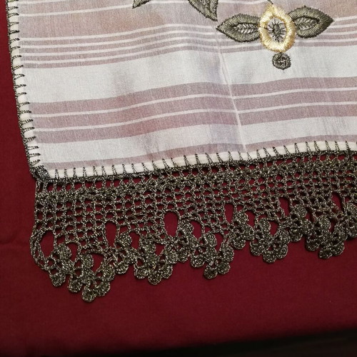 Handmade silk embroidery set of 3 pieces like new with gold thread and lace