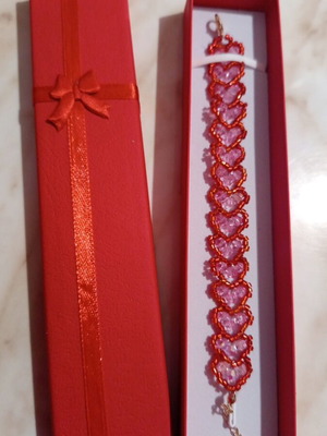 Handmade heart bracelet with beads and gift box for Valentine’s Day new