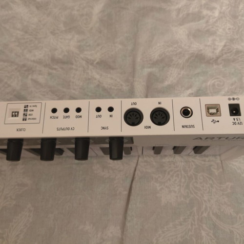 Arturia Keystep 37 midi keyboard μεταχειρισμένο, λείπει ο encoder του arpeggiator