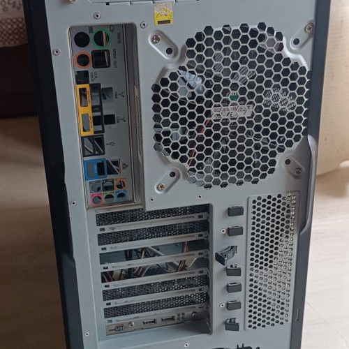 Cooler Master HAF 932 full tower case used with accessories and wheels