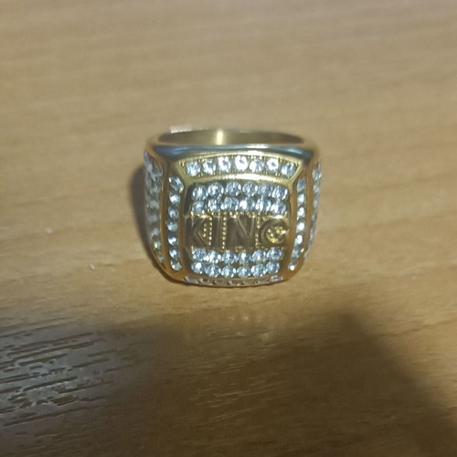 King ring new, gold color with diamonds