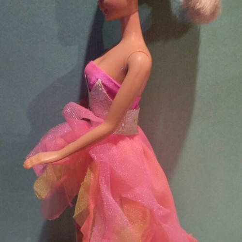 Barbie vintage Party Time doll like new with fuchsia dress and extra outfit