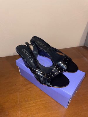 Nueve sandals like new, size 38, black and gold