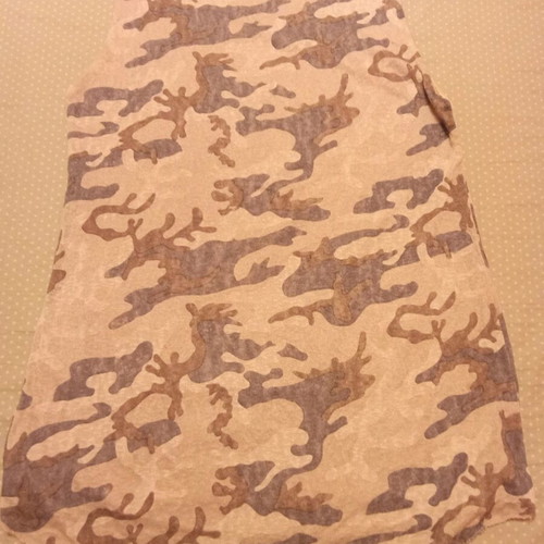 Top medium with camouflage pattern and subtle shimmer, new