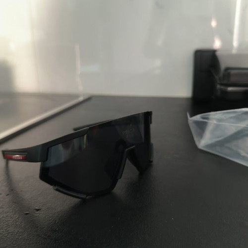 Prada sunglasses total black like new