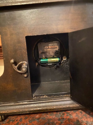 Table clock like new, analog