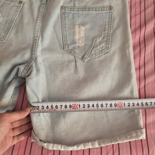 Jean Bermuda shorts like new, ripped, size medium, blue