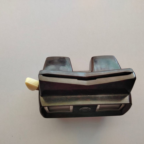 Bakelite View Master used with small crack