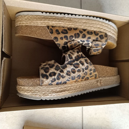 JK London leopard print pony slippers size 39 like new, brown