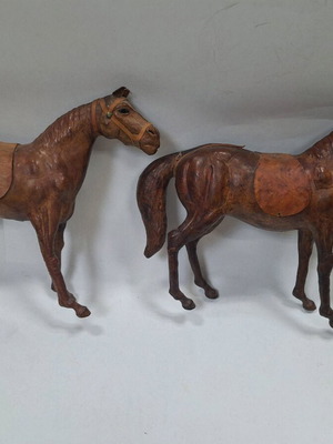 Leather horses like new, set of 2, 30 cm height