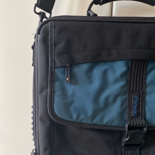 Targus Laptop Bag like new with multiple compartments