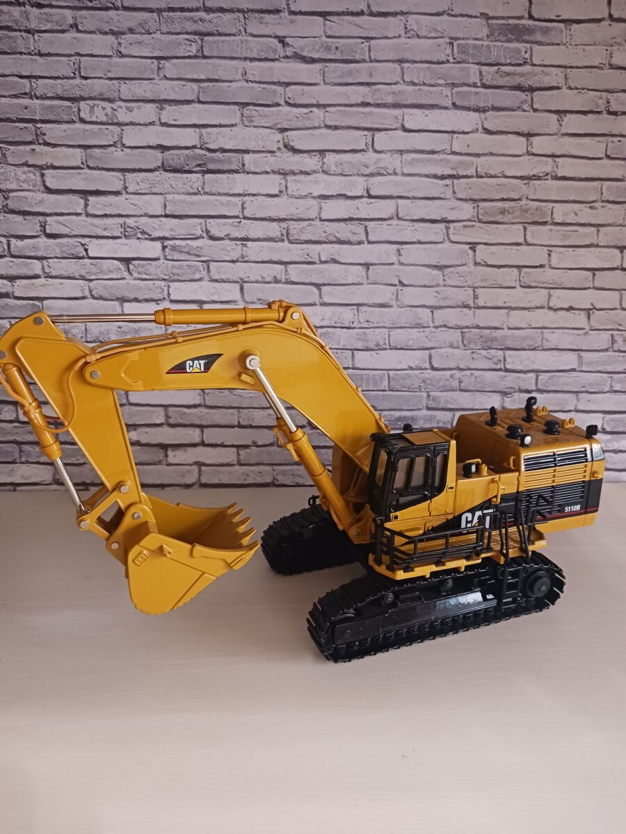 Miniature Cat 5110B Excavator 1:50 like… - € 100,00 - Vendora.cy