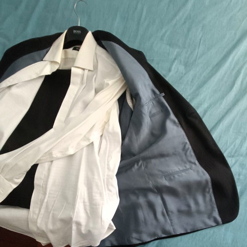 Hugo Boss Suit like new, black, size L