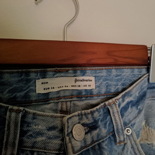 Stradivarius Mom Fit Jeans used, light blue with back discoloration