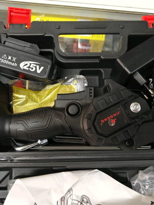 Mini saw with 2 batteries 25V 7500mAh new