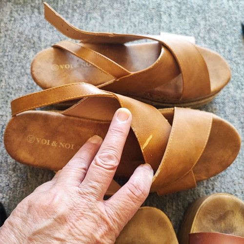 Shoes pack of 3 pairs used, sizes 39 and 40, beige platforms and sandals
