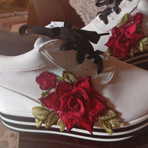 White athletic shoes size 41