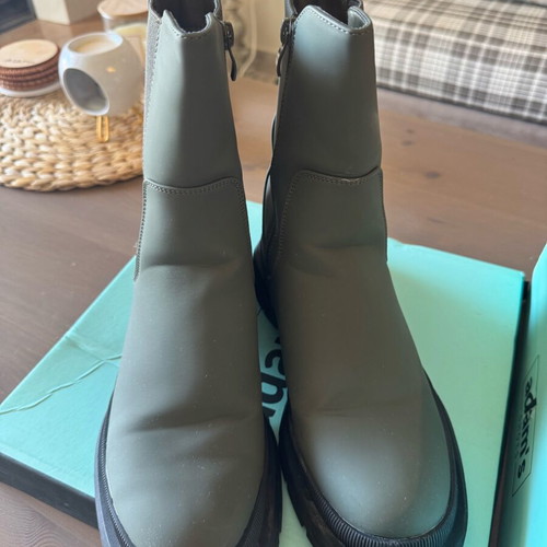 Adam's Shoes ankle boots like new, size 40, green matte