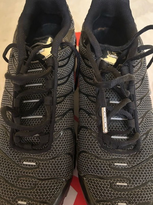 Nike Air Max Plus Black Metallic Silver size 40.5 like new