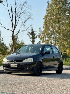 Opel Corsa 1.4 μεταχειρισμένο με σχεδόν καινούργια λάστιχα