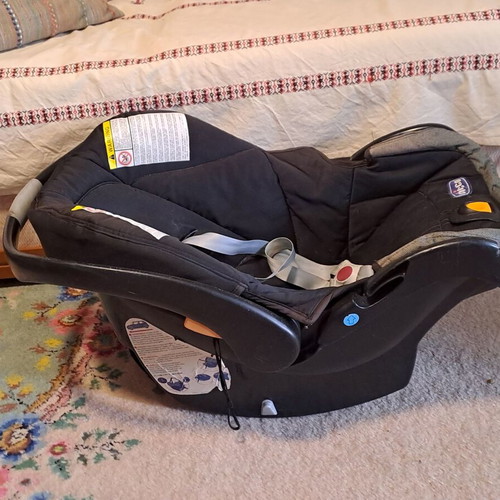 Car seat with 5-point safety belt, like new, newborn to 13 kg