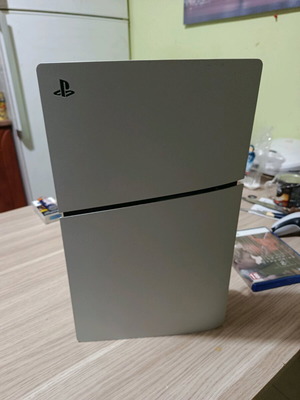 PlayStation 5 new with original controller and cables in excellent condition