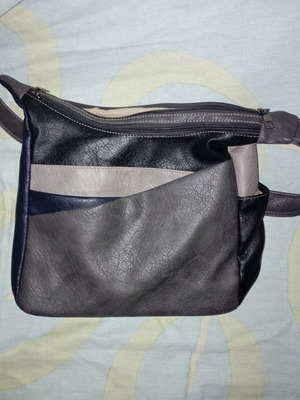 Shoulder bag like new with multiple compartments in shades of gray