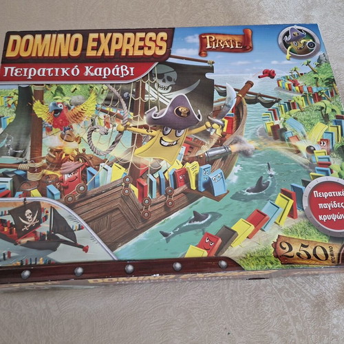 Domino Express Pirate Ship game like new with 250 dominoes