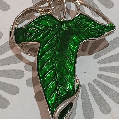 Leaf of Lorien Brooch like new, Lord of the Rings collectible edition