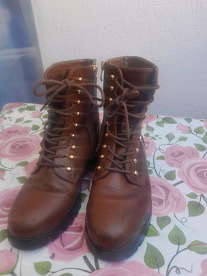 Brown ankle boots size 37 used with scratches