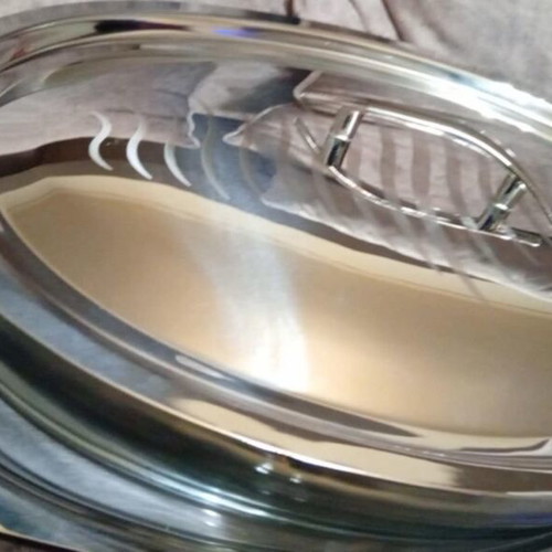 Tray with Pyrex and lid new