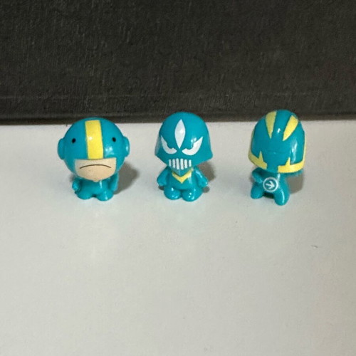 Gogo’s Crazy Bones blue turquoise collectible figures like new