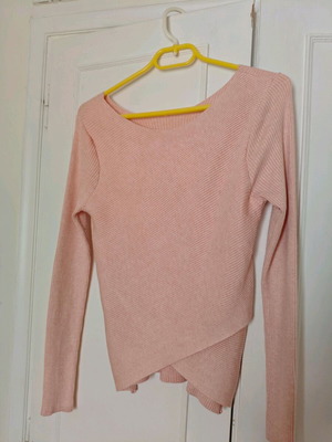 Slim pink sweater like new with 3 layerings size M