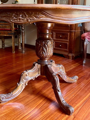 Classic Handmade Extendable Dining Table Walnut Wood like new