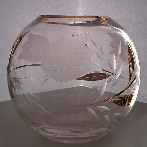 Glass vase with gold decoration like new