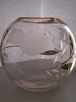 Glass vase with gold decoration like new