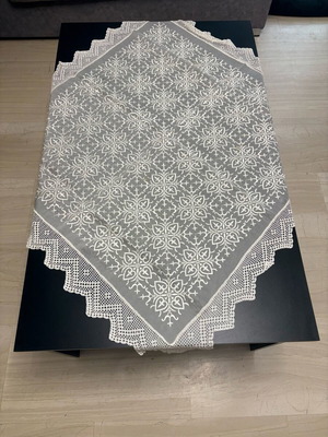 Λευκό δαντελένιο τραπεζοκαρέ 90x90 καινούργιο με κεντητό σχέδιο