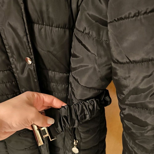 Women's black jacket like new with hood and belt size Medium