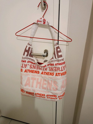 Shoulder bag used with zipper for multiple uses