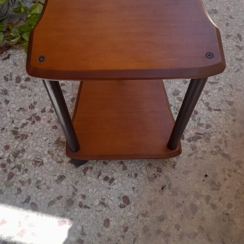 Computer table like new with wheels, modern