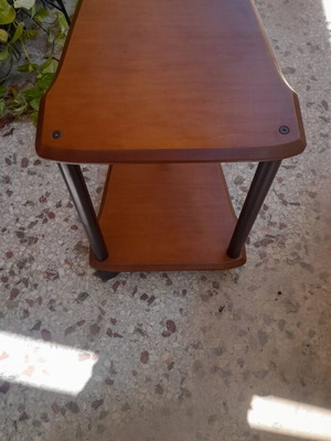 Computer table like new with wheels, modern