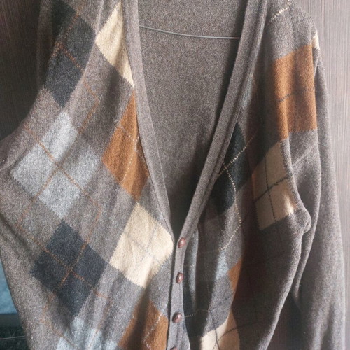 Cardigan with V buttoned plaid pattern in good condition, size M, beige and brown