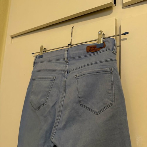 Jean light blue elastic high waist, size small, very stretchy