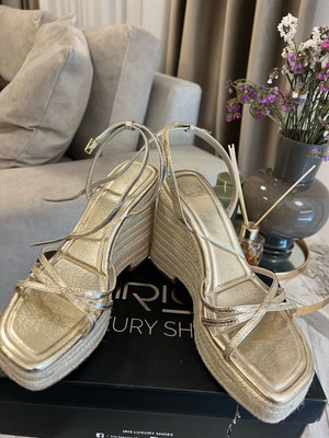 Πλατφόρμες Zara νούμερο 39 σε σχισσο χρώμα like new