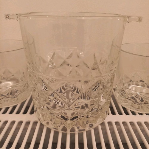 Whiskey glass set 5 pieces and ice bucket like new