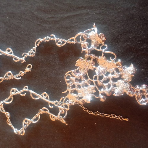Necklace like new, handmade grapevine design with faux pearls and rhinestones
