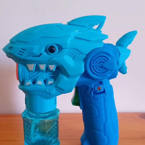 Automatic electronic shark bubble gun like new