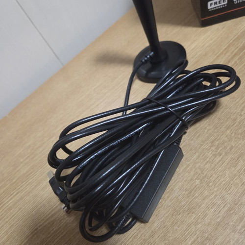 HDTV D008AF digital antenna new, indoor and outdoor with amplifier